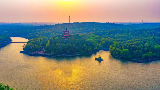 美創(chuàng)實力承接新沂透氣型跑道（一）